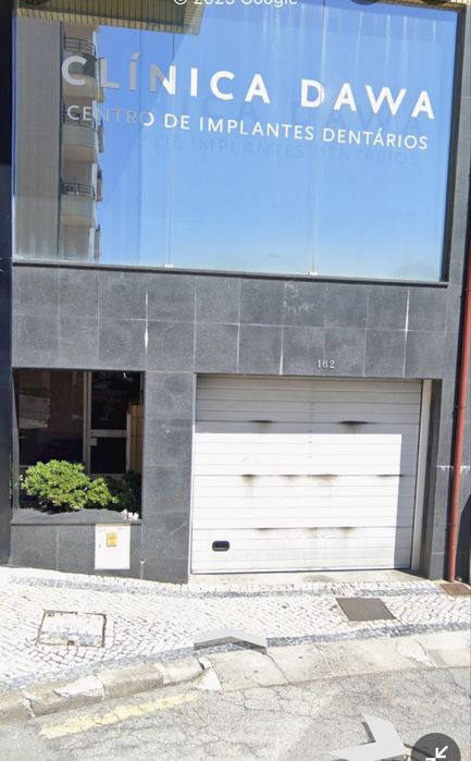 Alugo garagem fechada