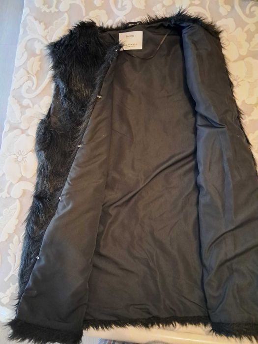 Colete em pelo preto