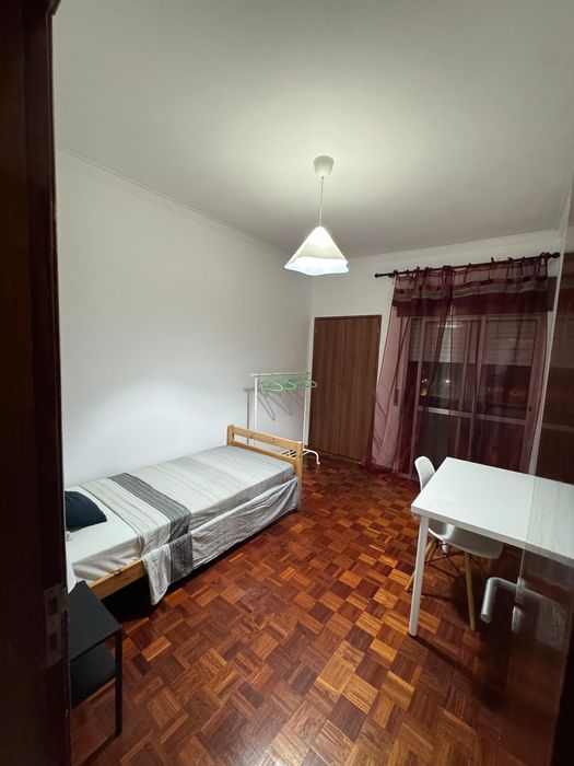 Arrenda-se quarto em Corroios