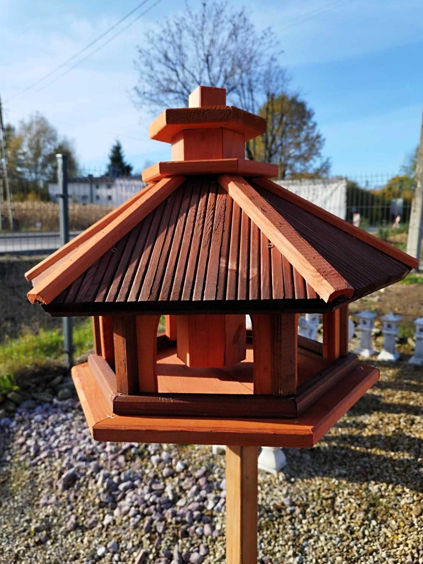 Karmnik dla ptaków z wsypem średni drewniany domek