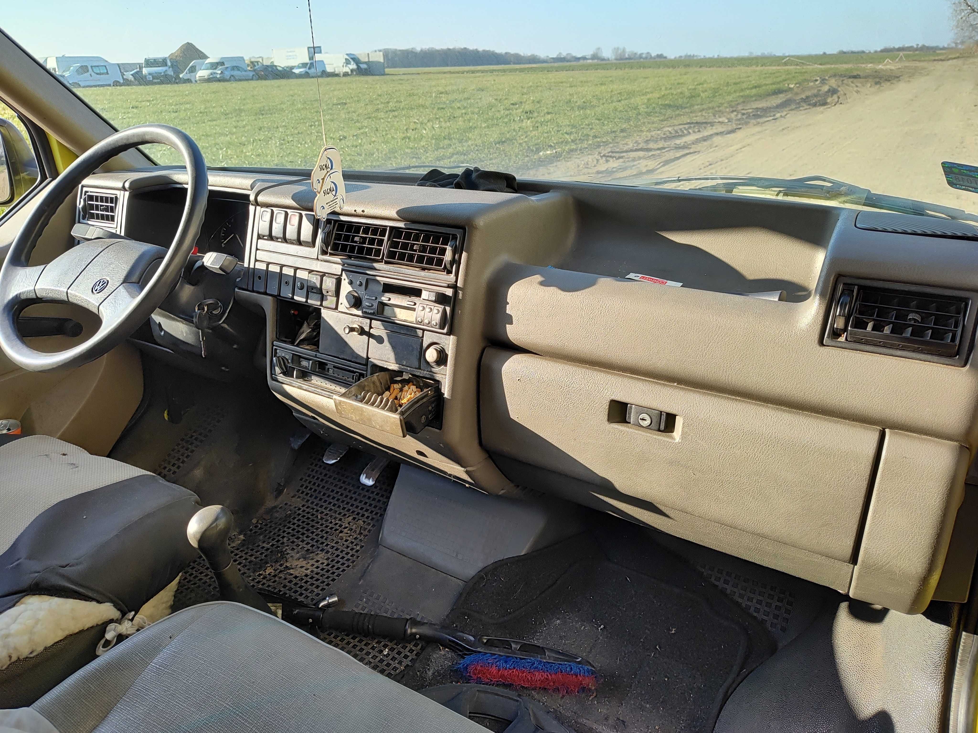 VW T4 - Na części - Drzwi / maska / błotnik / klapa / lampa / inne