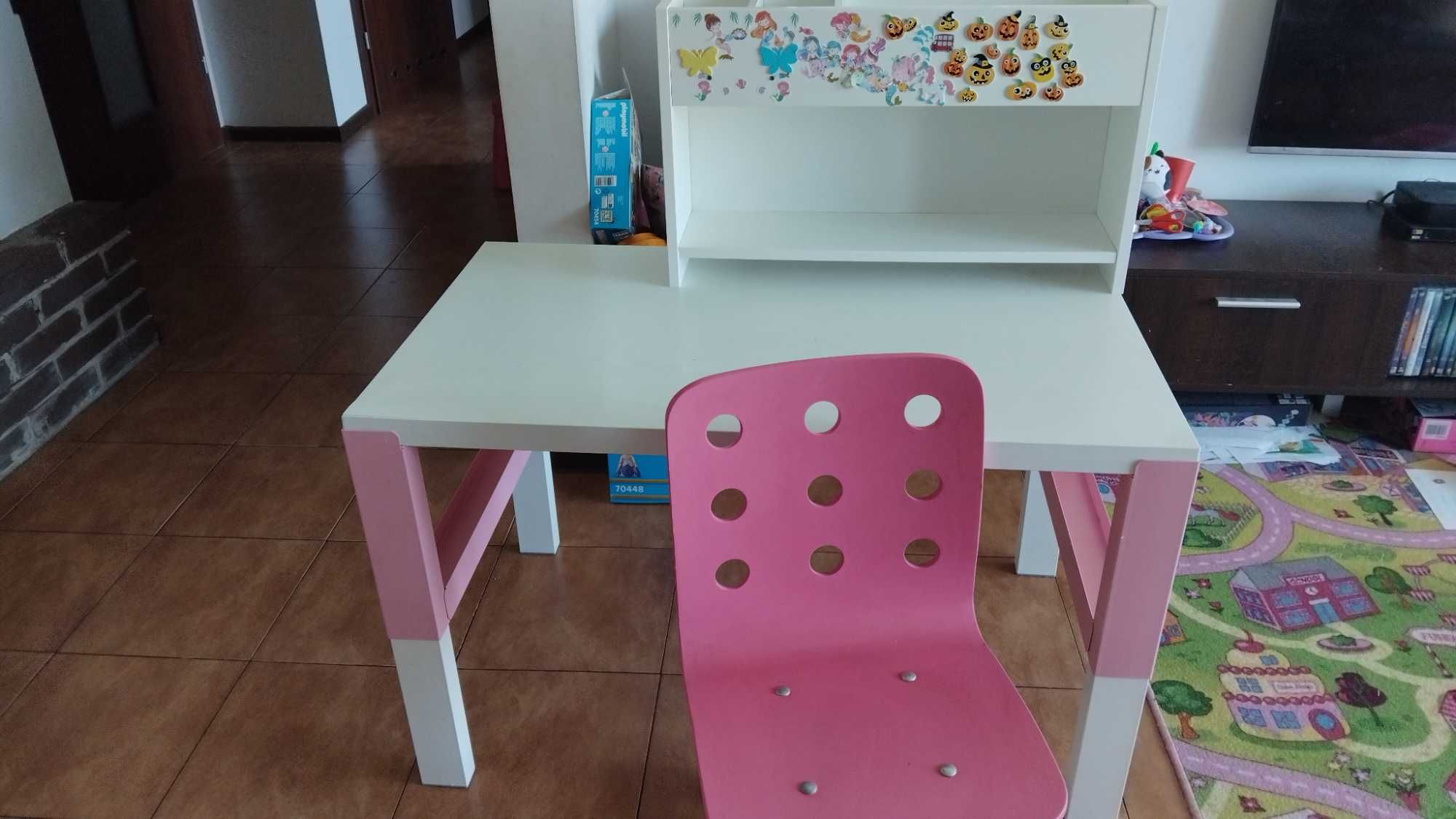 Biurko i krzesło obrotowe Ikea