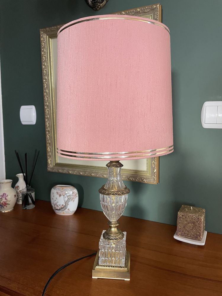 Lampa stołowa z kloszem