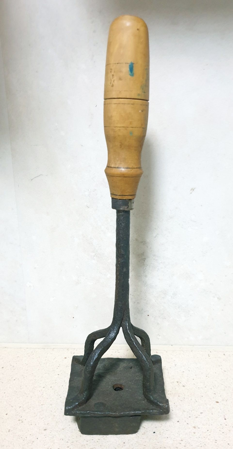 Antigo ferro de marcar gado com monogramas