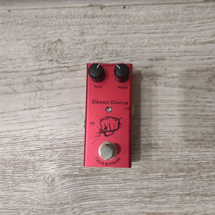 Гітарні педалі (Chorus, Distortion, Wah) + блок живлення  ціни в описі