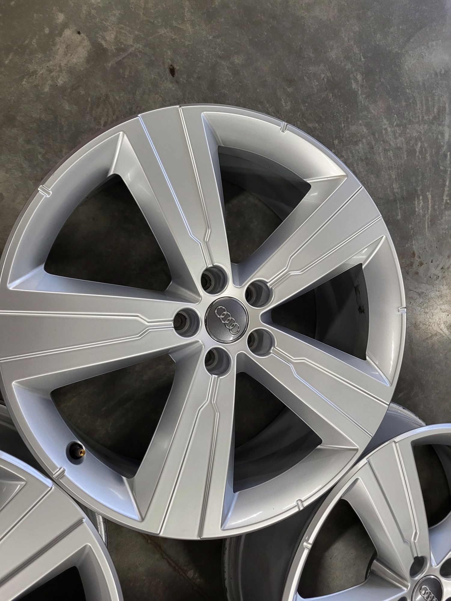 Alufelgi 20" 5x112 ET28 Audi Q5 Q7 A5 A7 A6 C8 C7 C6 A4 B9 B8 S-LINE !