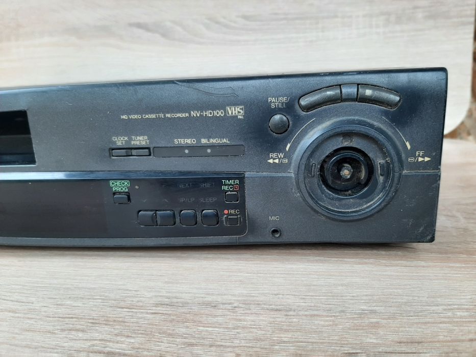 Видеомагнитофон Panasonic NV-HD100EG на запчасти.
