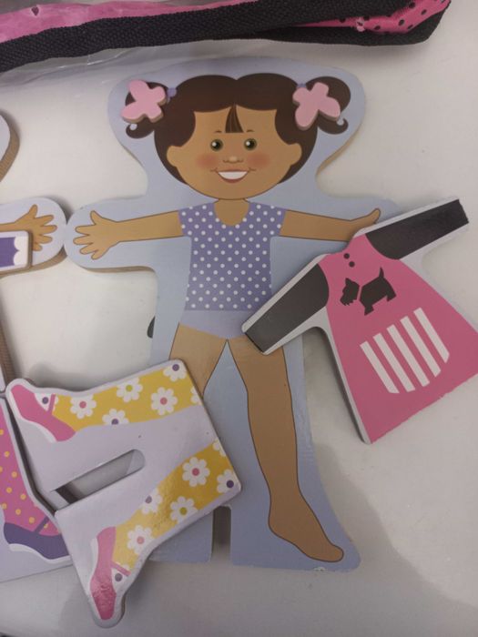 Drewniane magnetyczne dwustronne lalki do ubierania Melissa & Doug