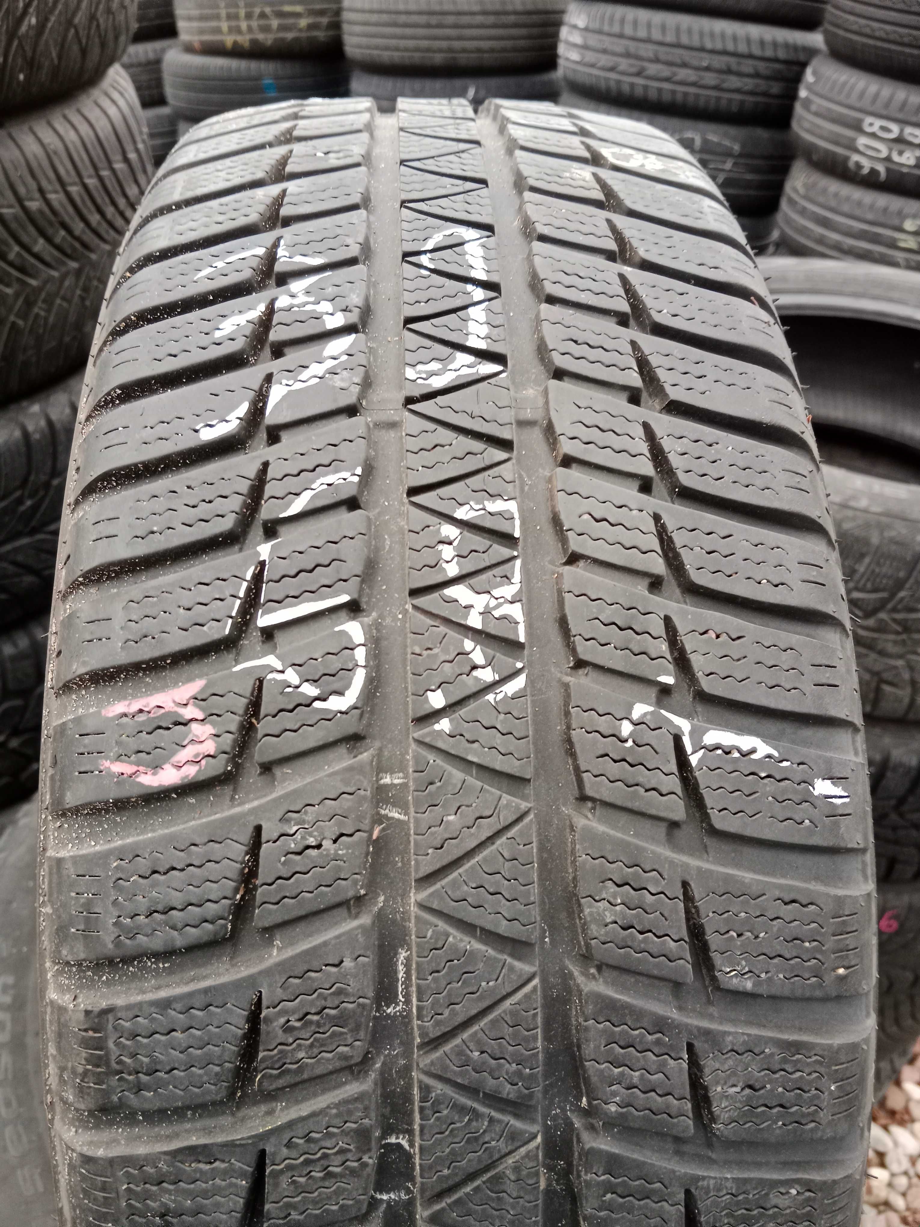 Opona używana zimowa 205/55R16 Falken HS 449 Eurovinter 1szt.