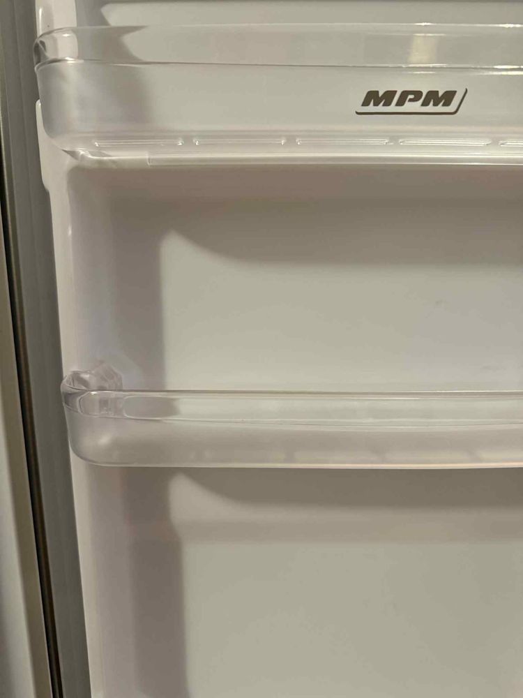 Sprzedam Lodówkę MPM-147-KB-12 144cm z zarmazalnikiem dolnym srebrną