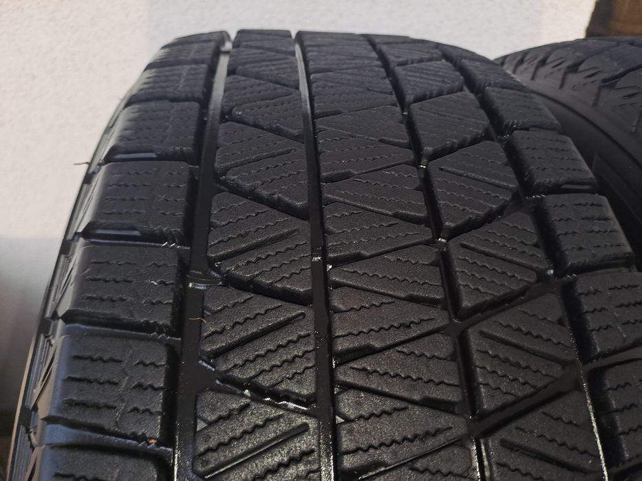Шини Bridgestone Blizzak DM-V3 235 60 R18