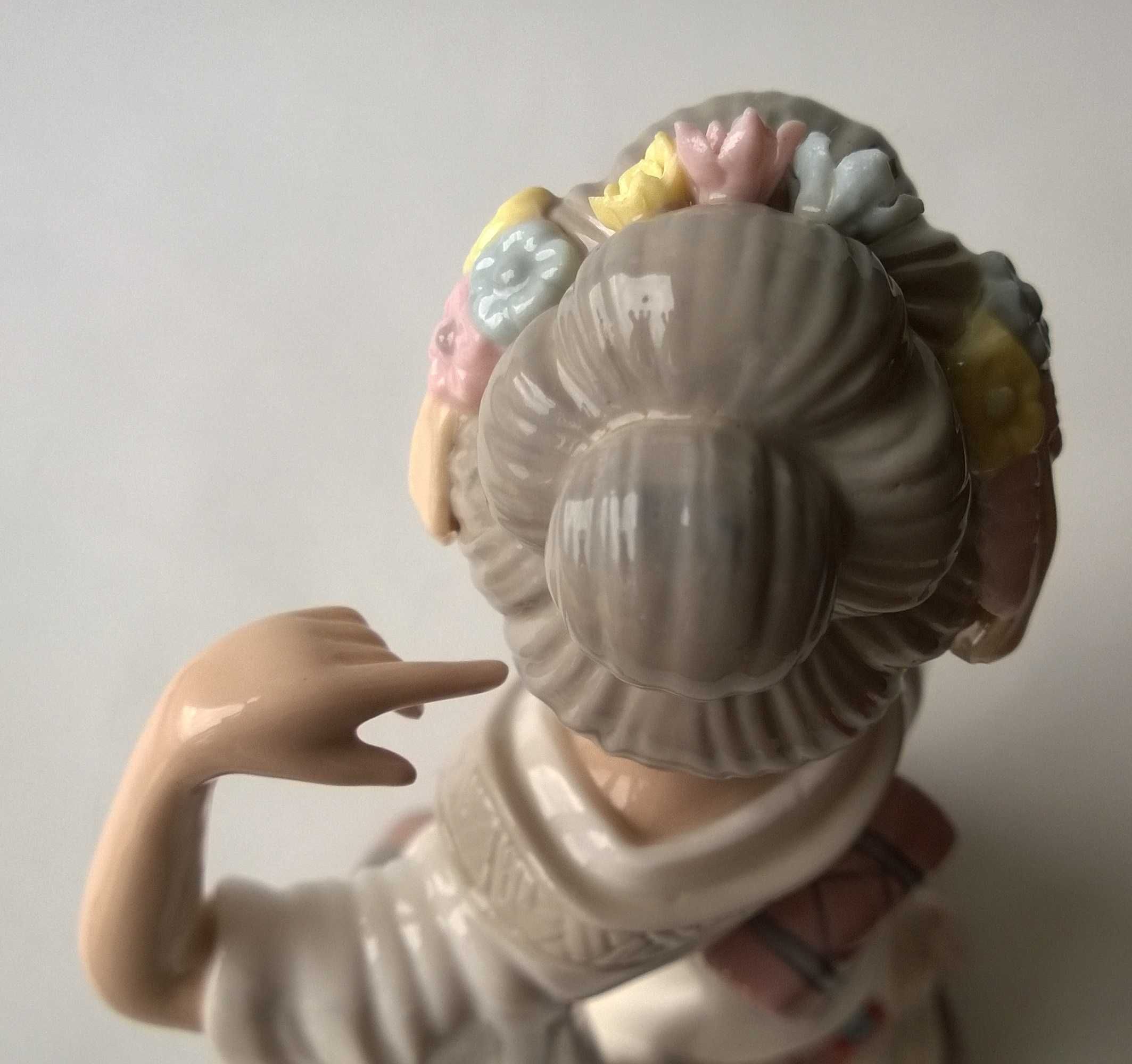 Figurka Porcelanowa Gejsza Porcelana