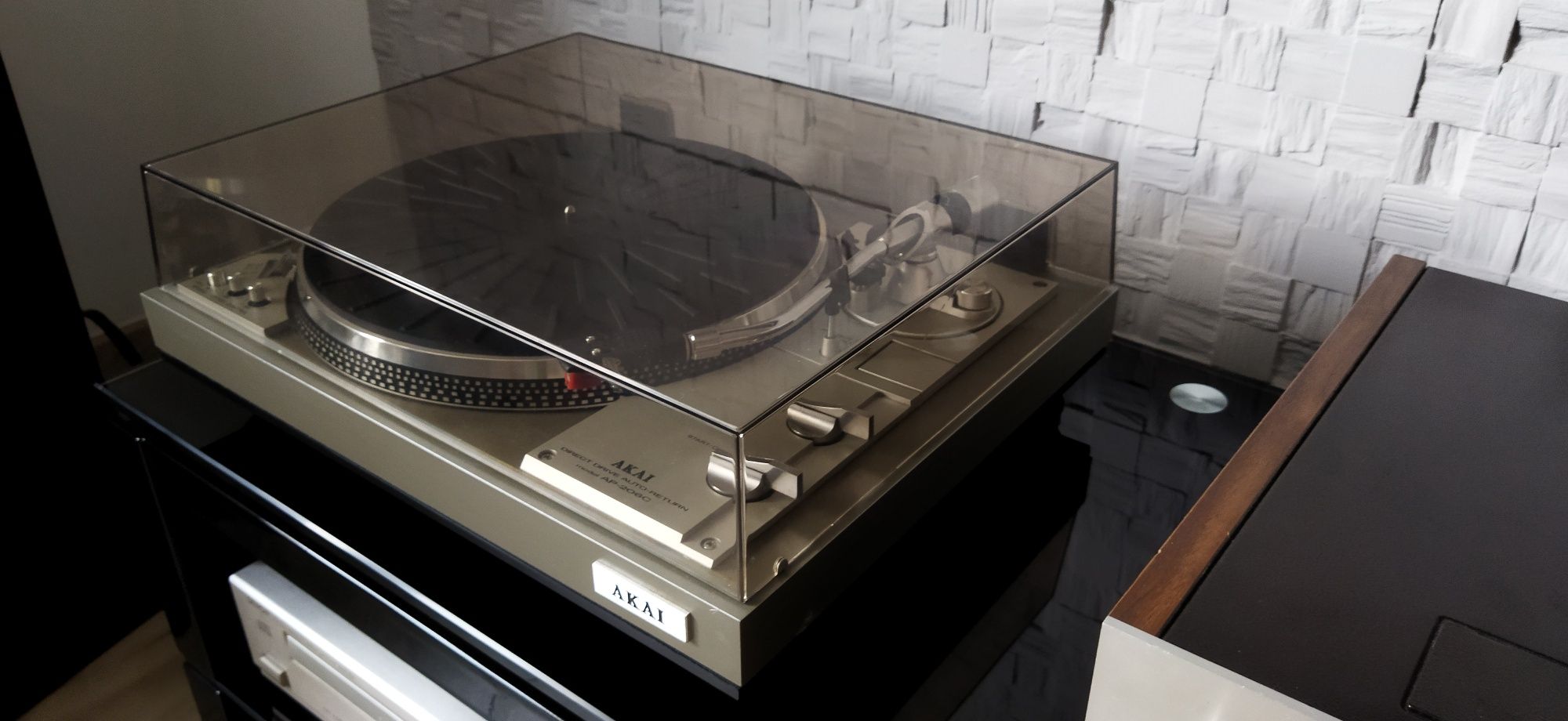 Gramofon Akai AP206 C