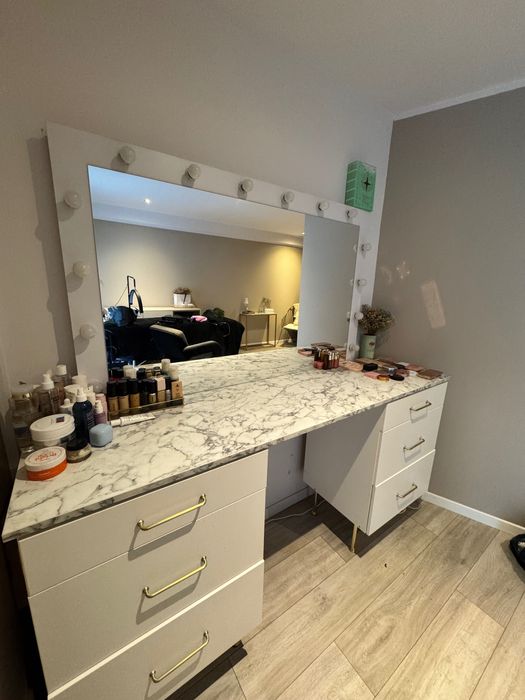 Toaletka z lustrem (lub bez)