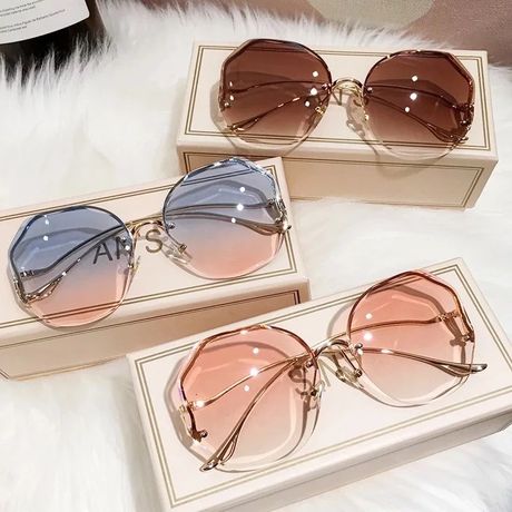 Модні сонцезахисні очки окуляри