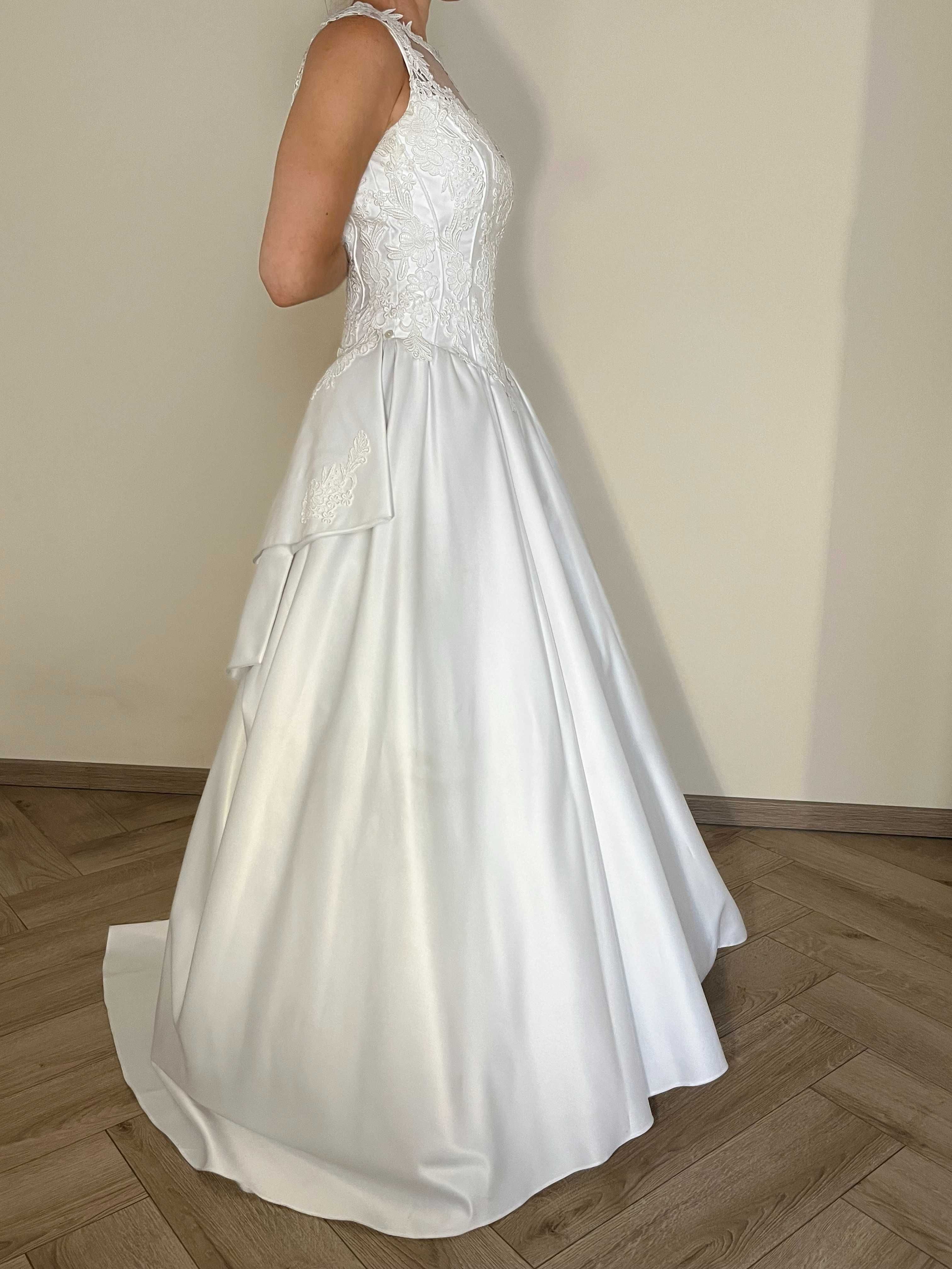 suknia ślubna biała