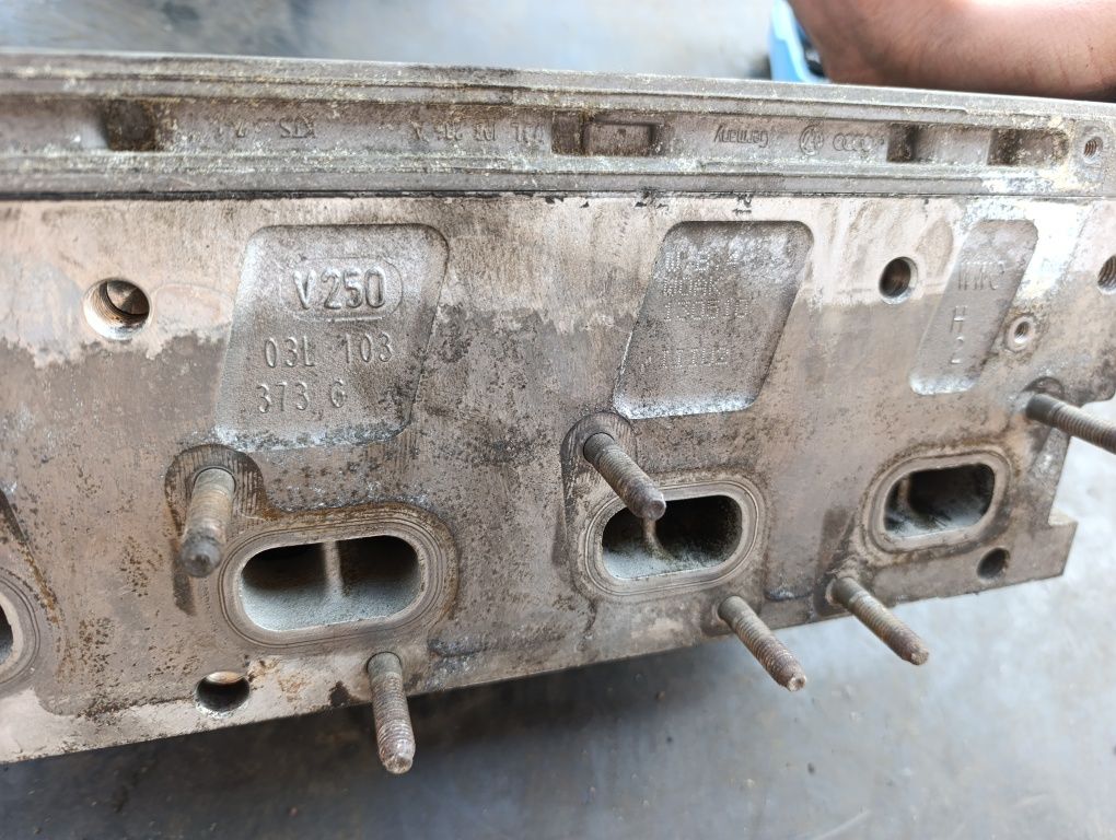 Głowica kompletna VW T5 Lift 2.0 TDI