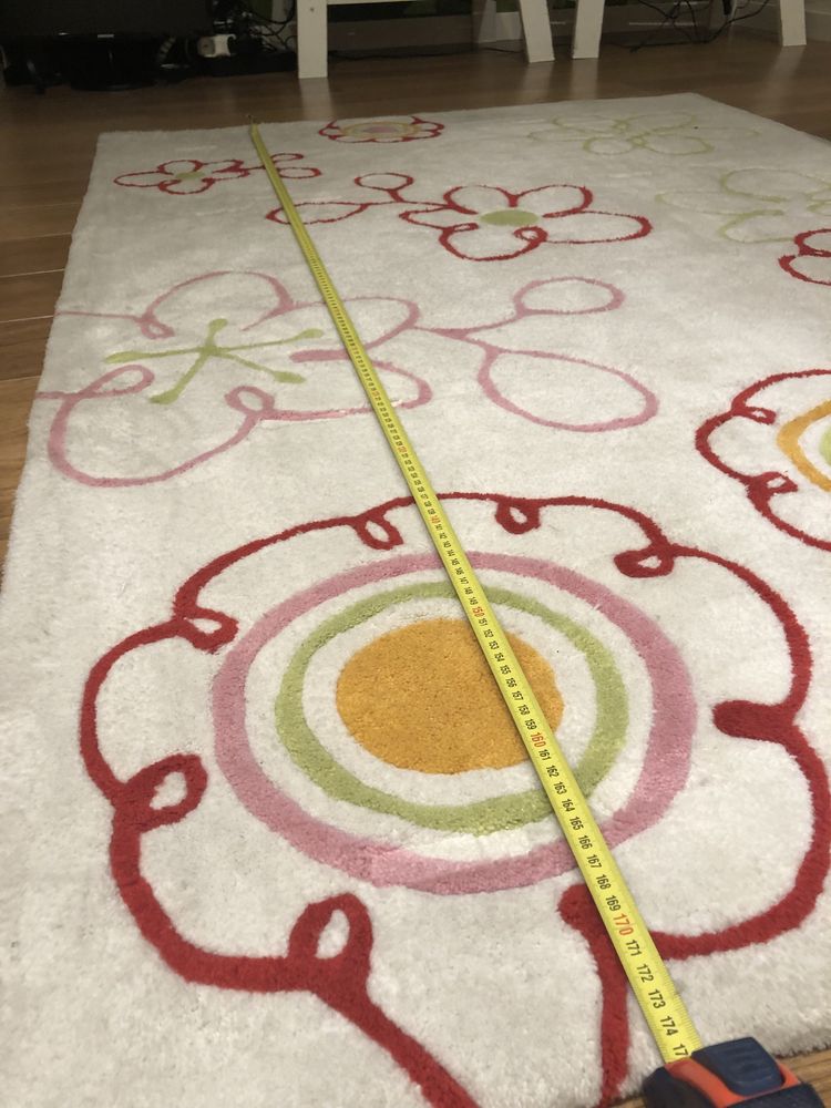 Carpete em lã motivo florais