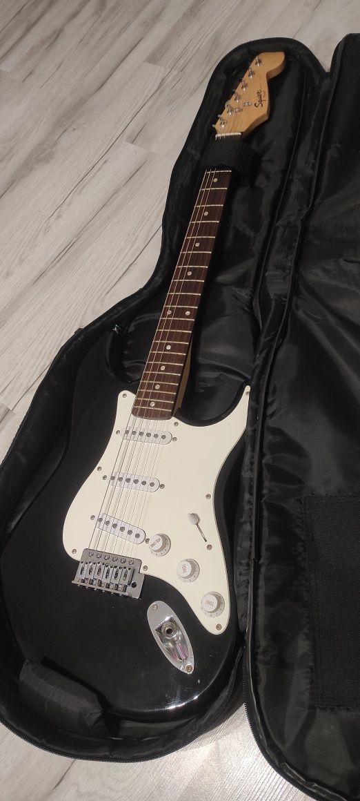 Gitara elektryczna Fender Squier + kombo Marshall