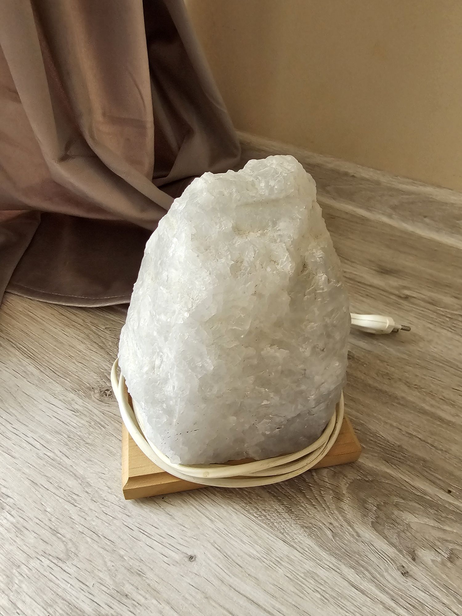 Biała lampa solna ,okaz