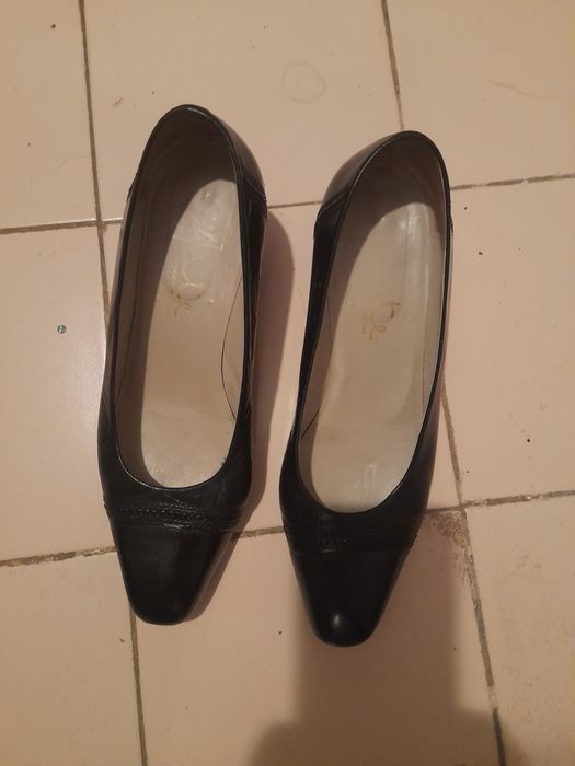 Sapatos de senhora pretos,