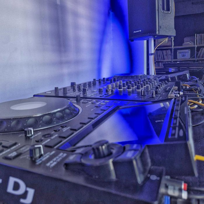 Studio DJ LFX Live Wola | Wynajem na godziny | Riderowy Sprzęt