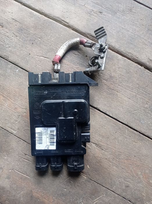 Блок управління АКБ Renault Megane 3 Scenic 3 07-15 243800011R