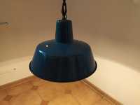 Metalowa lampa LOFT na długim łańcuchu, niebieska industrialna, rdza.