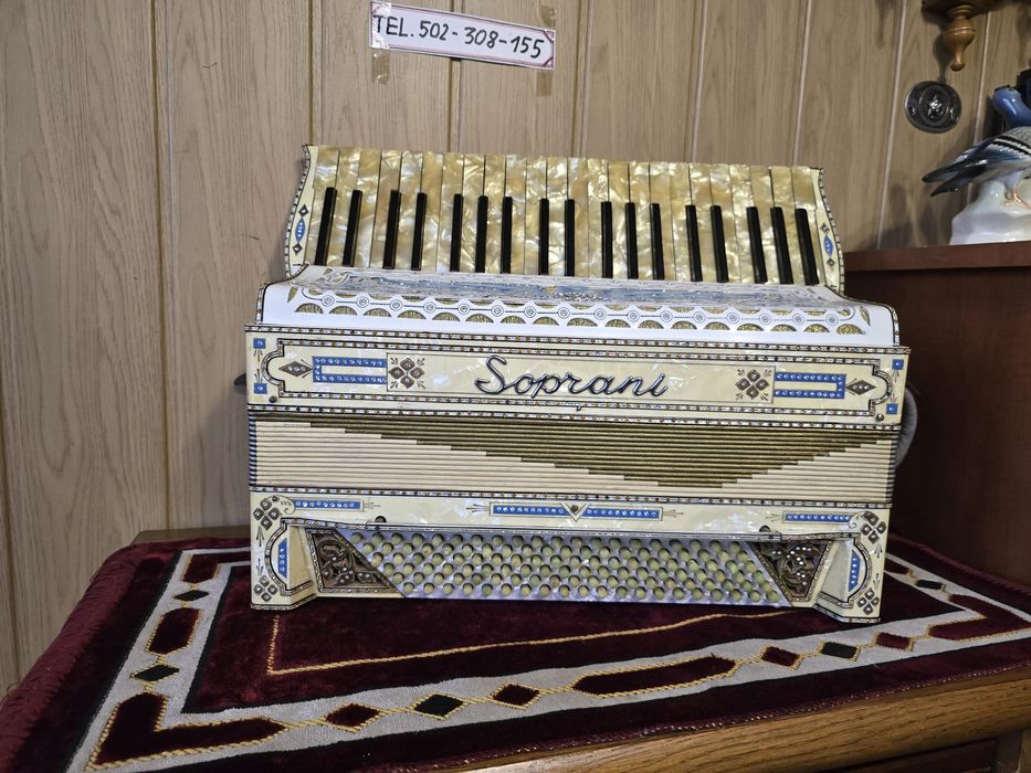Akordeon Soprani 120bas cztery chóry