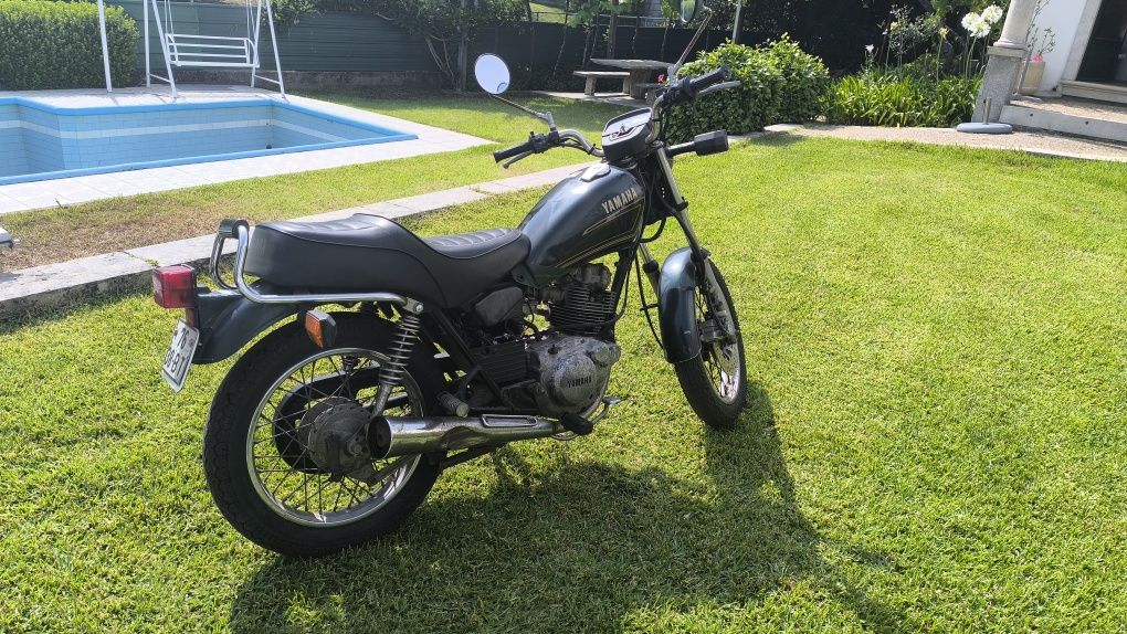 Mota Yamaha SR125 com 9168km