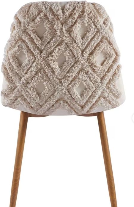 Cadeiras boho bordadas atras homestaging