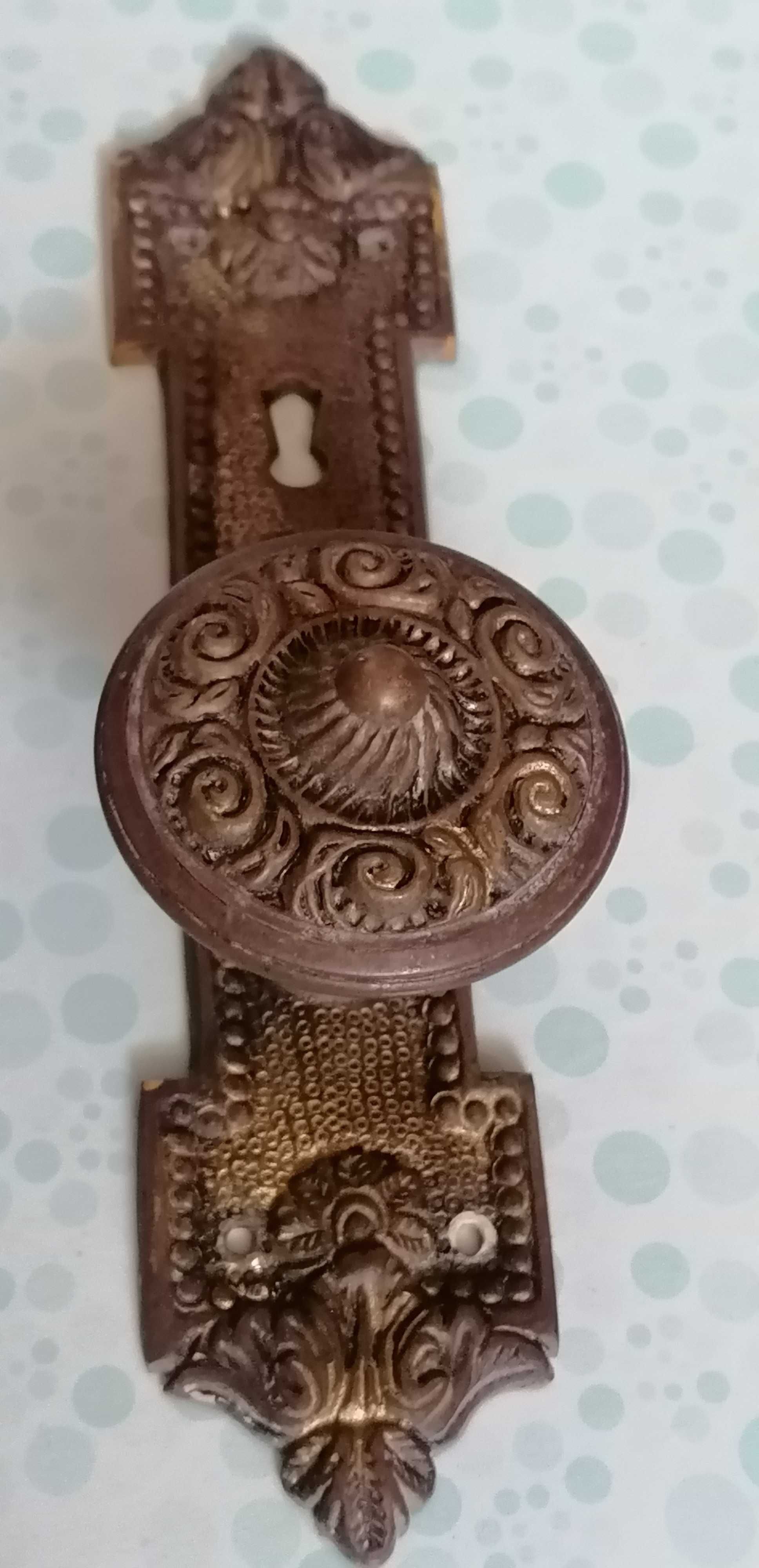 Puxador de porta vintage em latão trabalhado - em bom estado