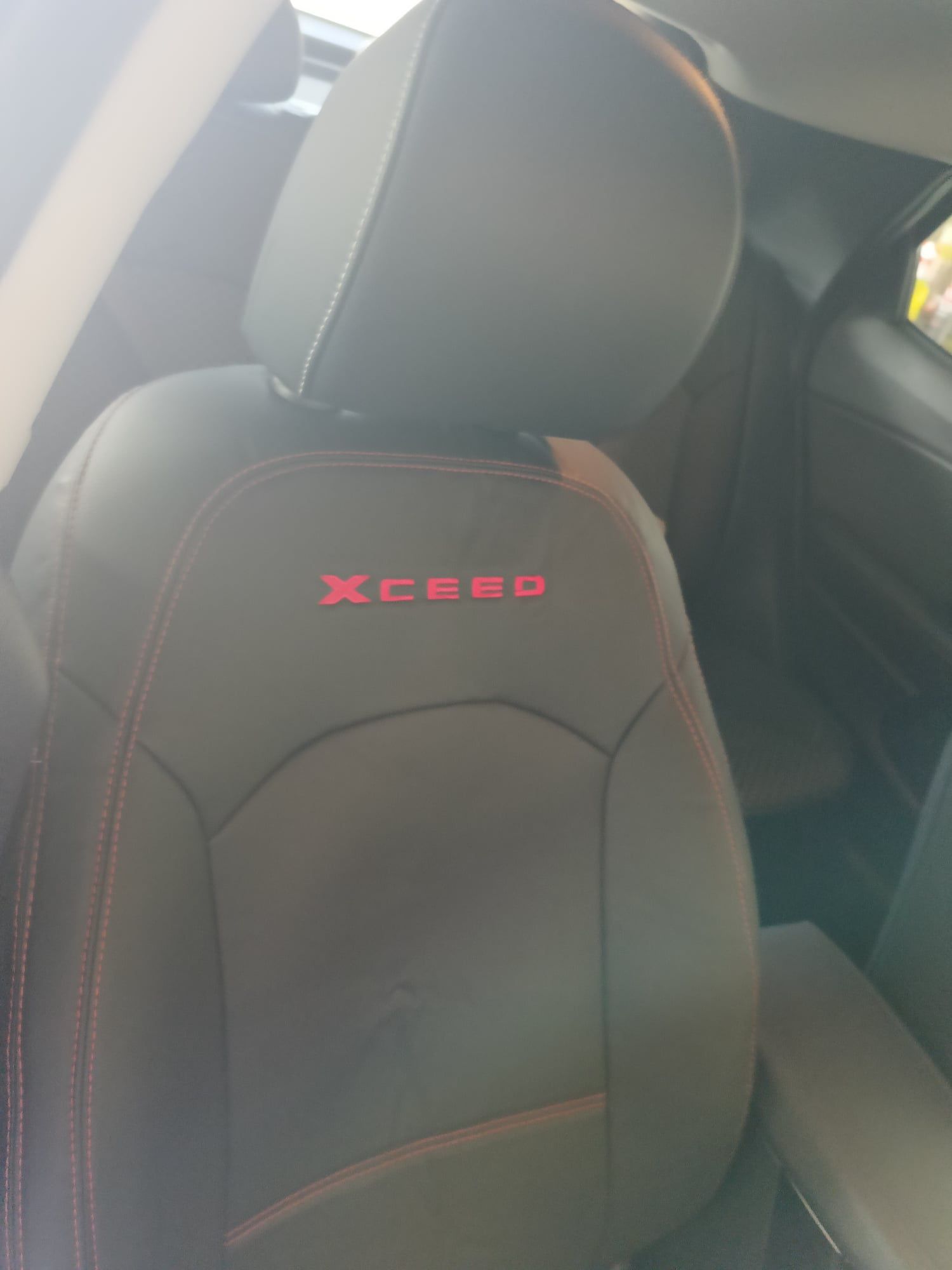 Skórzane pokrowce na siedzenia samochodowe Kia xceed