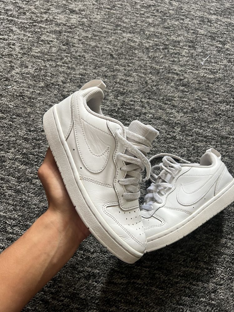 sprzedam biale nike