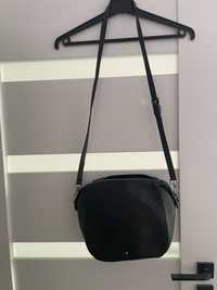 Czarna torebka przez ramię Reserved