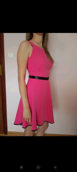 Różowa klasyczna sukienka