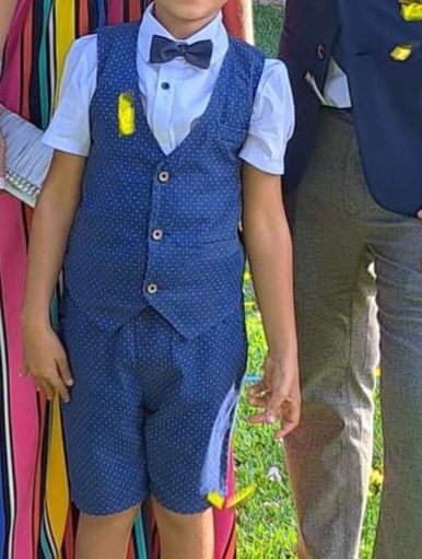 Fato cerimónia menino