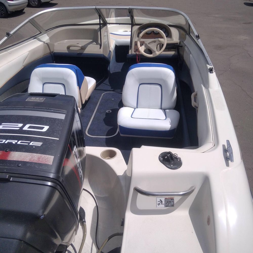 Катер, човен, лафет Bayliner, лодка, продаж з причепом та двигуном