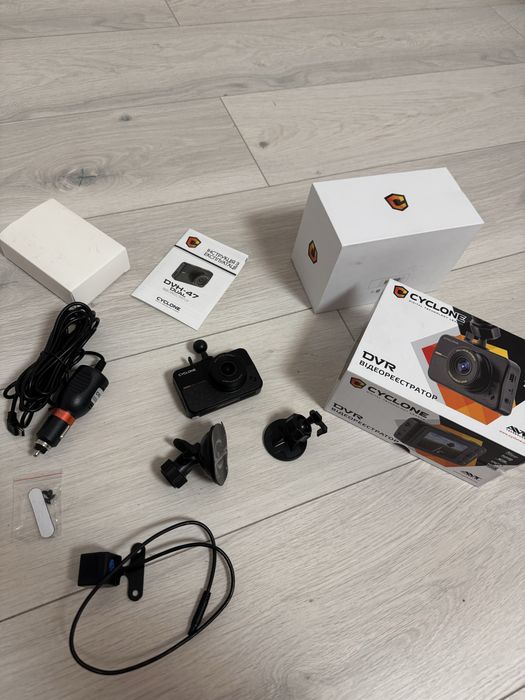 Відеореєстратор Cyclone DVH-47 із задньою камерою