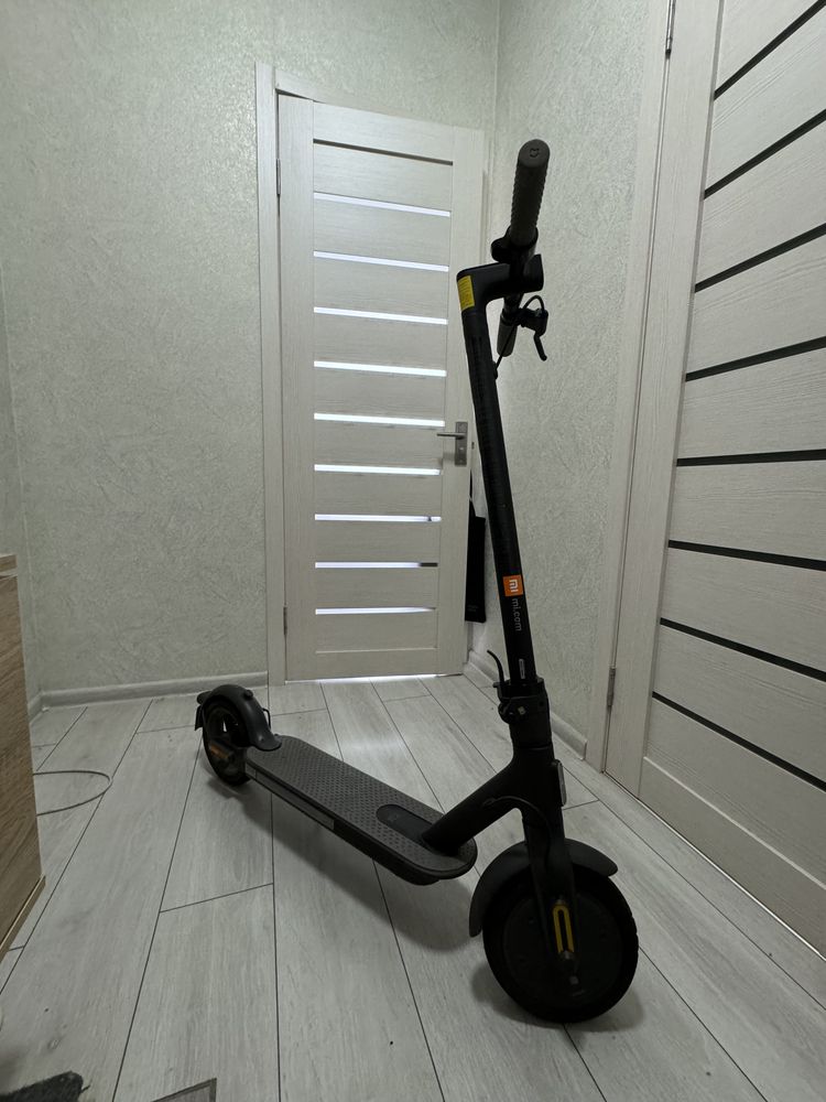 Електросамокат Xiaomi Mi Electric Scooter 1S у новому стані