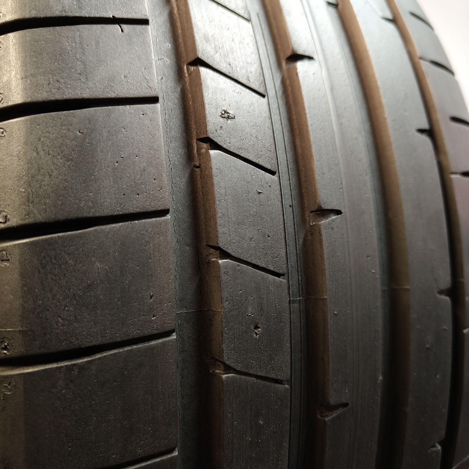 255/45/18 XL Sprzedam parę opon letnich Dunlop
