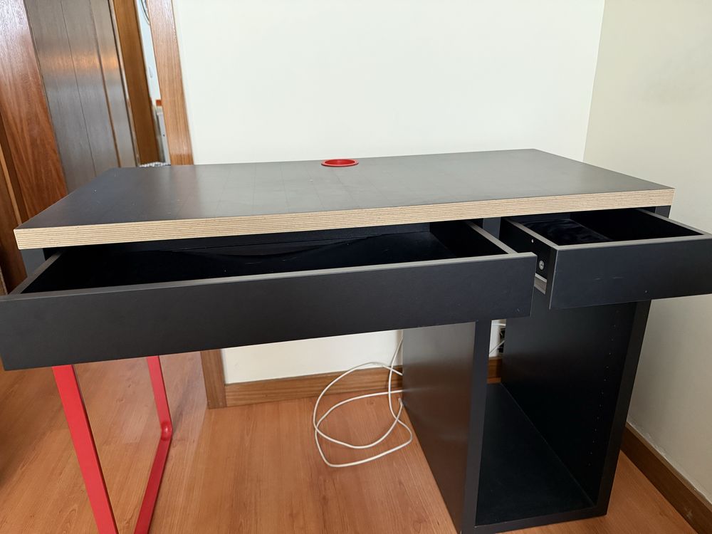 Secretaria como nova