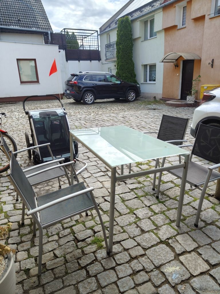 Stół z 4 krzesłami , zestaw do ogrodu/ na taras