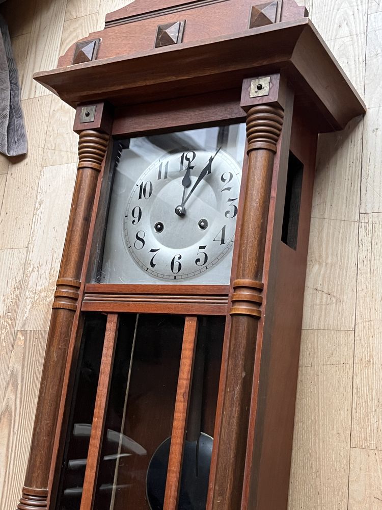Zabytkowy zegar wiszący Junghans z 1910 roku