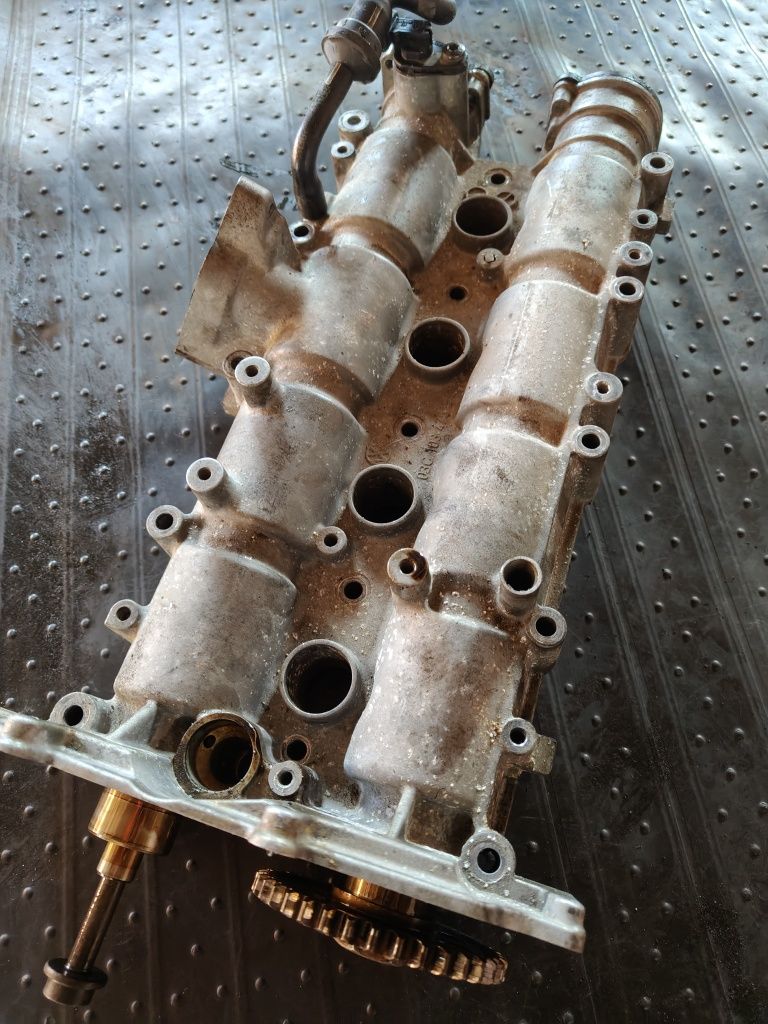 Wałki rozrządu obudowa wałków rozrządu volkswagen golf 5 fsi 1,4 turbo