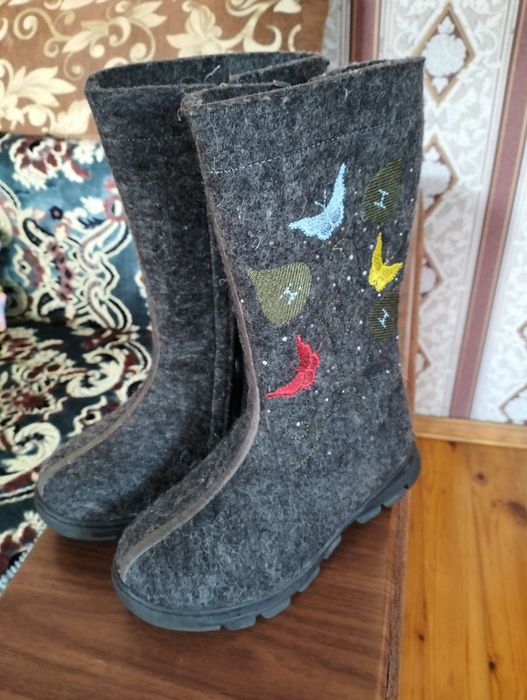 Продам зимові валянки для дівчинки