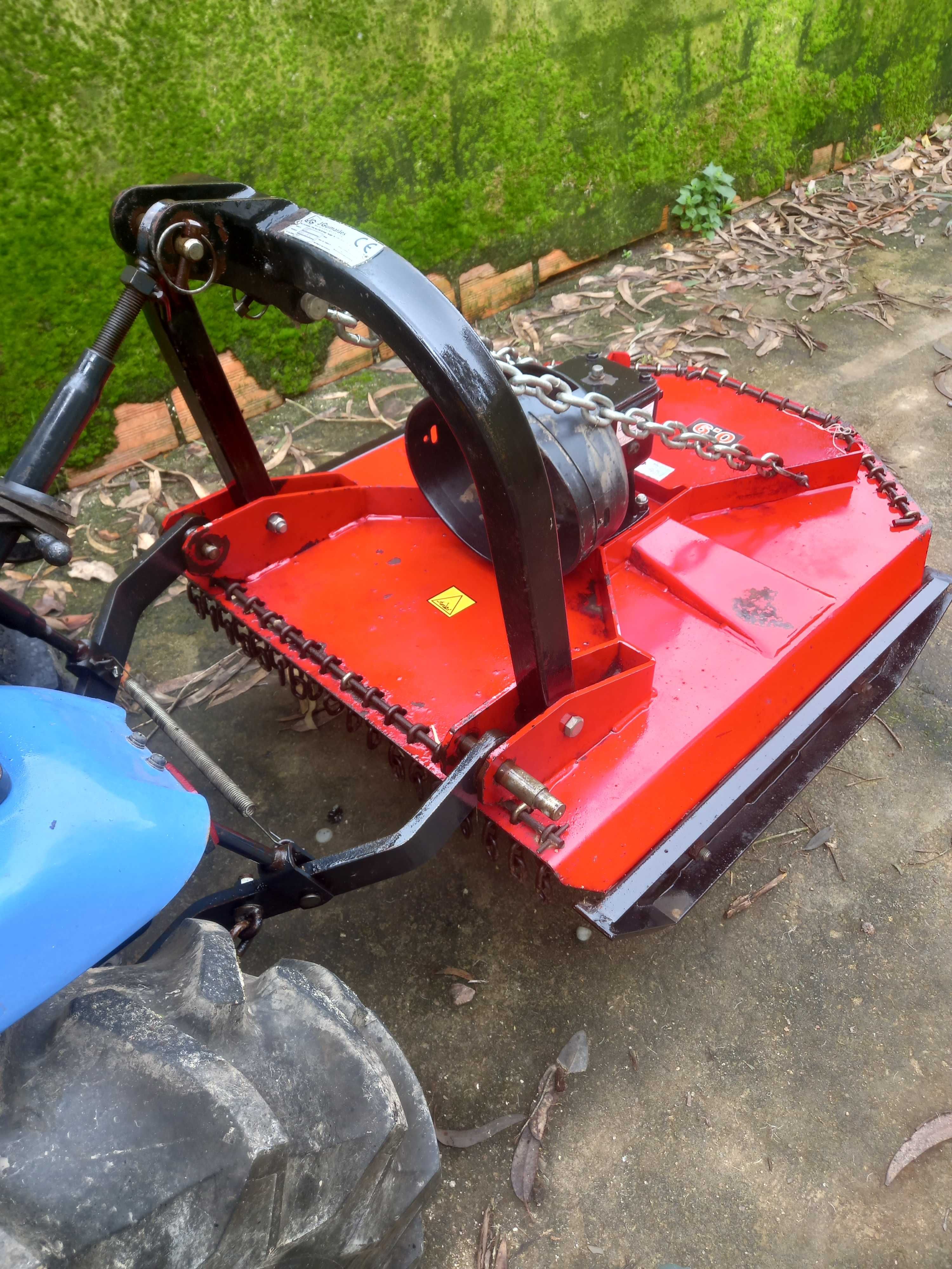 Iseki TM 3185 com alfaias