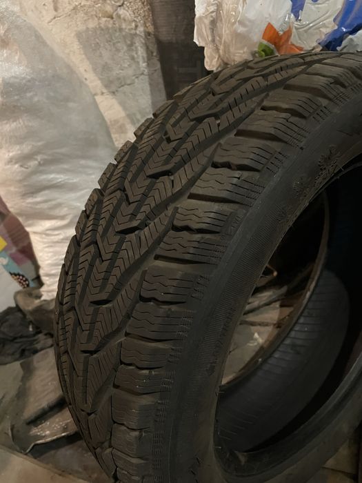 Зимові шини б/у 2 штуки