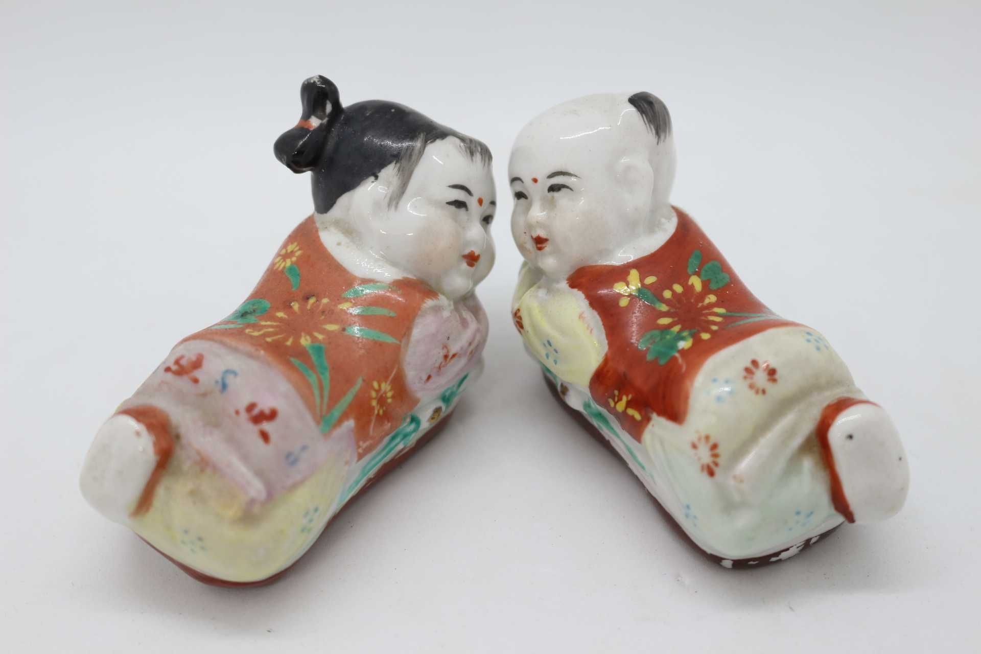 Figuras Almofada Opium Baybi em porcelana Chinesa XX Fer-Rouge RARO