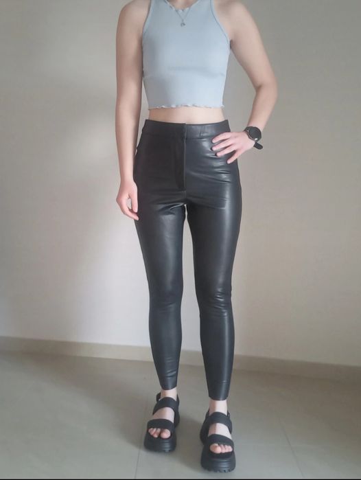 Czarne spodnie damskie woskowane rozmiar M 38 imitacja skórzane